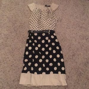 Polkadotted limited dress with belt